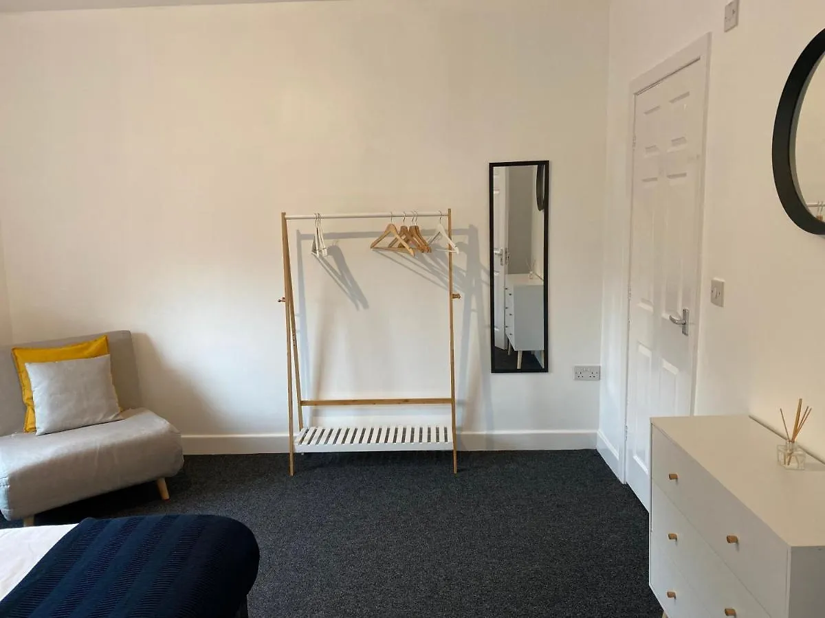 8 Bed 9 Bath Ensuite House With Hot Tub And Free Parking 셰필드 0*,  영국