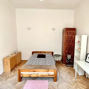 Bedroom Near The Bus And Train Station Homestay Krakow