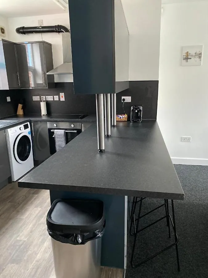 8 Bed 9 Bath Ensuite House With Hot Tub And Free Parking Sheffield 0*,  United Kingdom