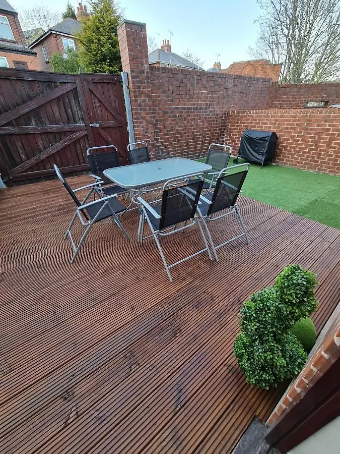 8 Bed 9 Bath Ensuite House With Hot Tub And Free Parking Sheffield Holiday home