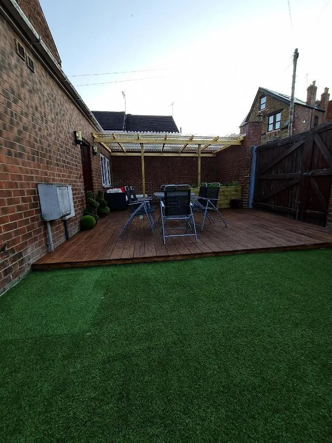 8 Bed 9 Bath Ensuite House With Hot Tub And Free Parking Sheffield Holiday home
