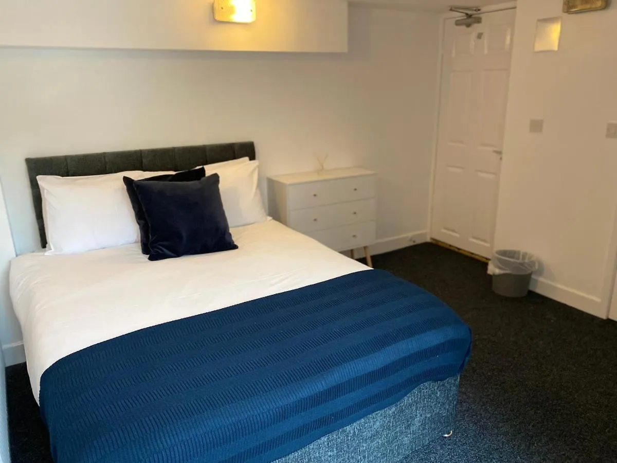 Holiday home 8 Bed 9 Bath Ensuite House With Hot Tub And Free Parking Sheffield
