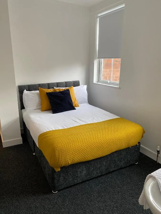 8 Bed 9 Bath Ensuite House With Hot Tub And Free Parking Sheffield Holiday home