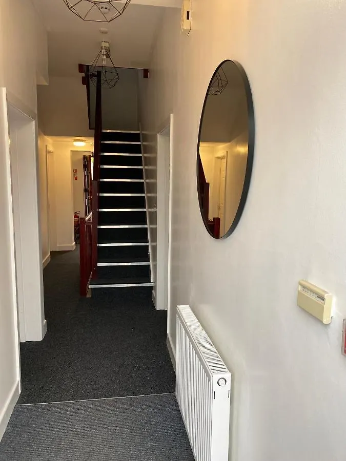 8 Bed 9 Bath Ensuite House With Hot Tub And Free Parking Sheffield